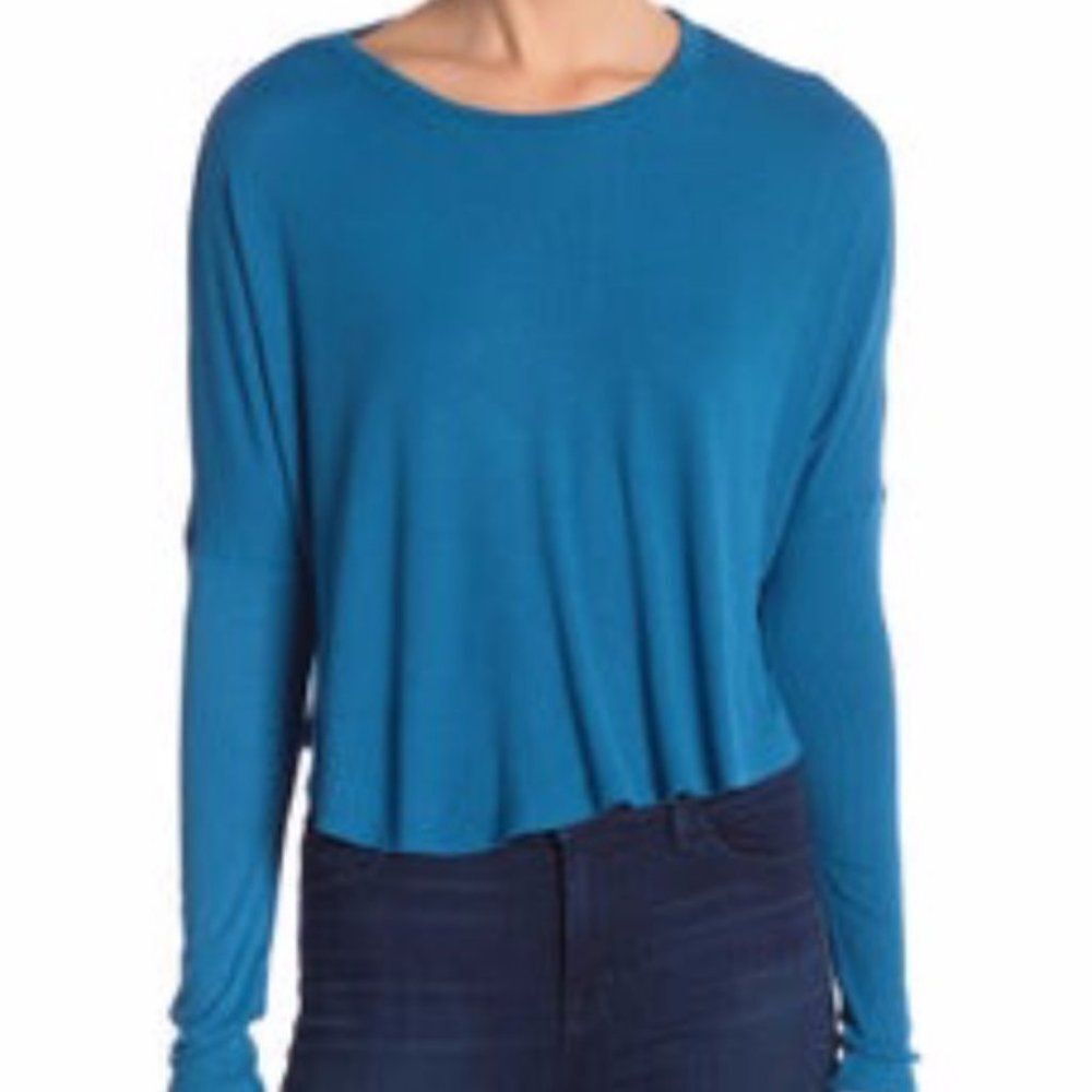 Abound women’s crop long sleeve teal saphire top size S. New with tags